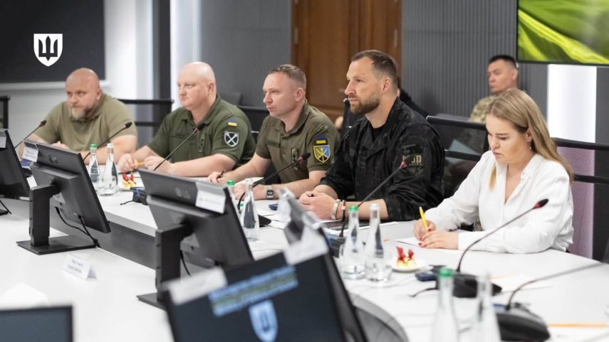 AZ ukrán hadügyminiszter és tárgyalócsoportja
