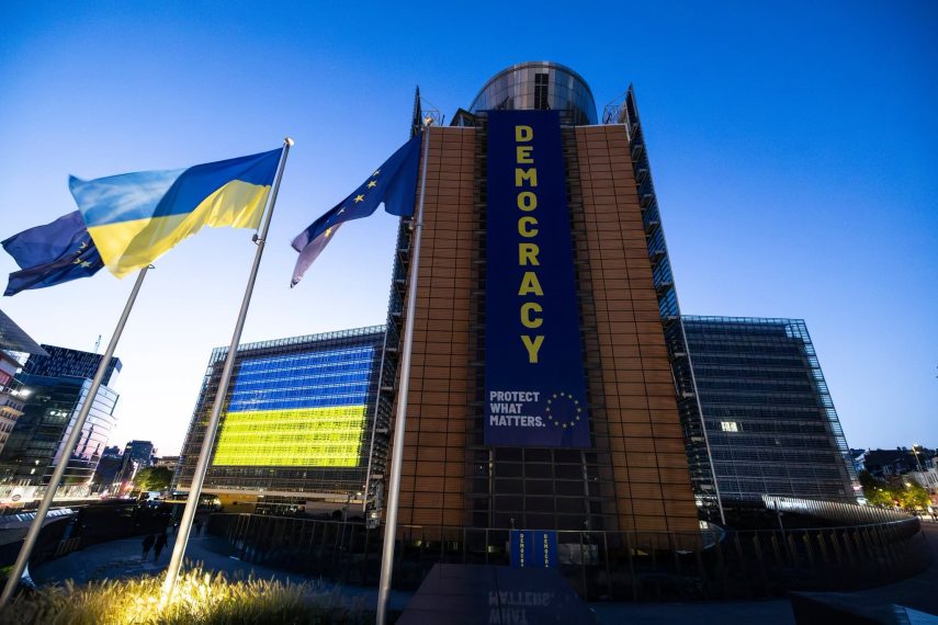 A szokásos Stand with Ukraine kivilágítás Brüsszelben