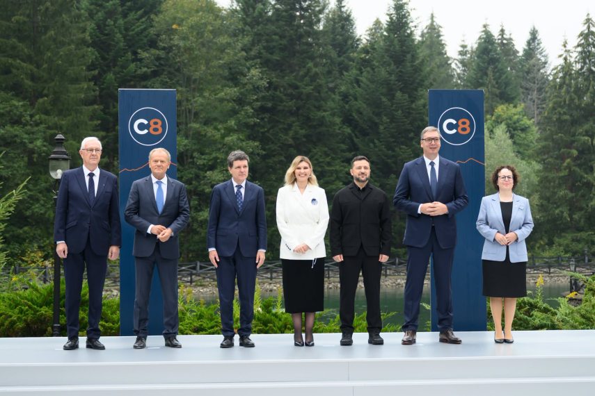 Zelenszkij-C8-magyarok.jpg