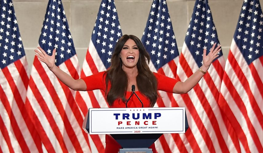 Kimberly Guilfoyle, az USA athéni nagykövete Trumpnak kampányol 2020-ban