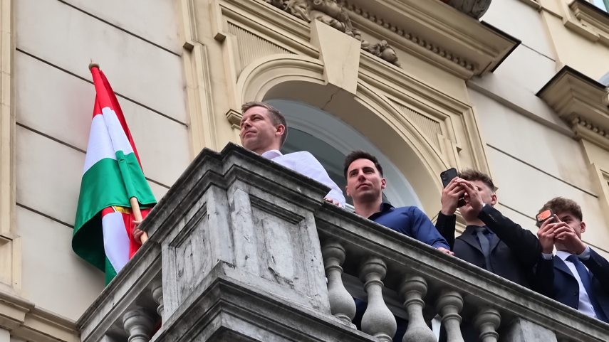 Magyar-Peter-Radnai-Mark-es-a-videos-fiuk.jpg