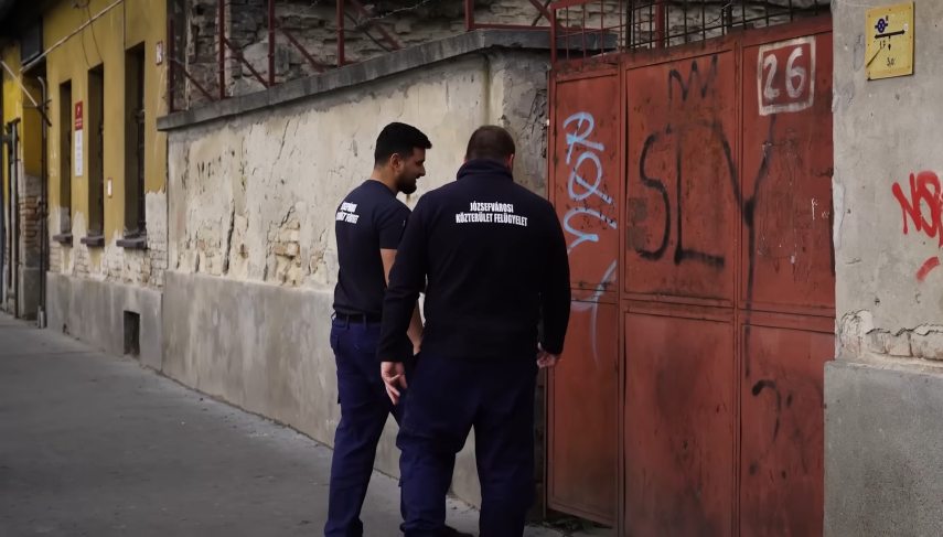 Drogelosztó a józsefvárosi Diószegi Sámuel utcában