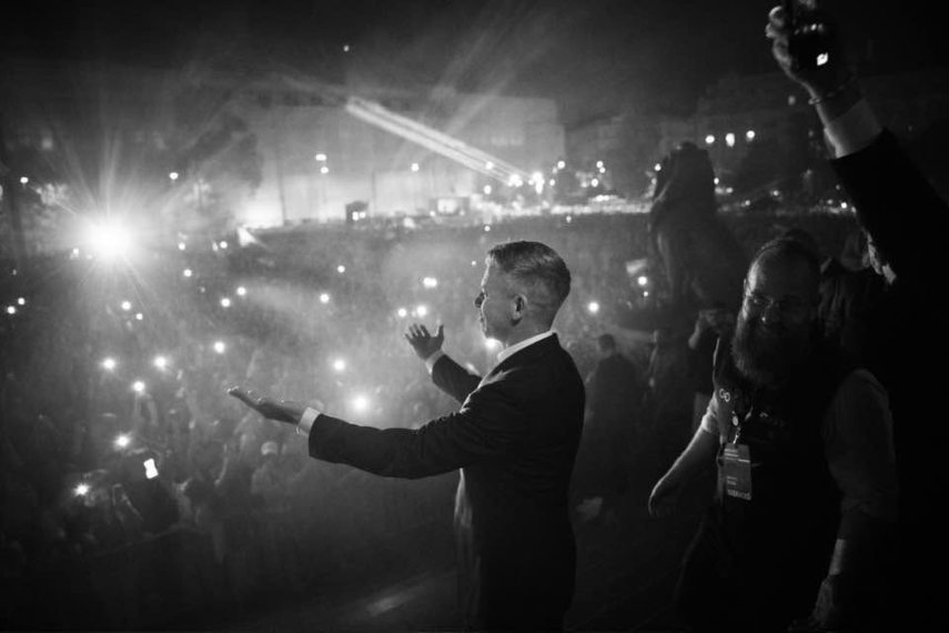 Magyar Péter a Kossuth téren köszönti népét