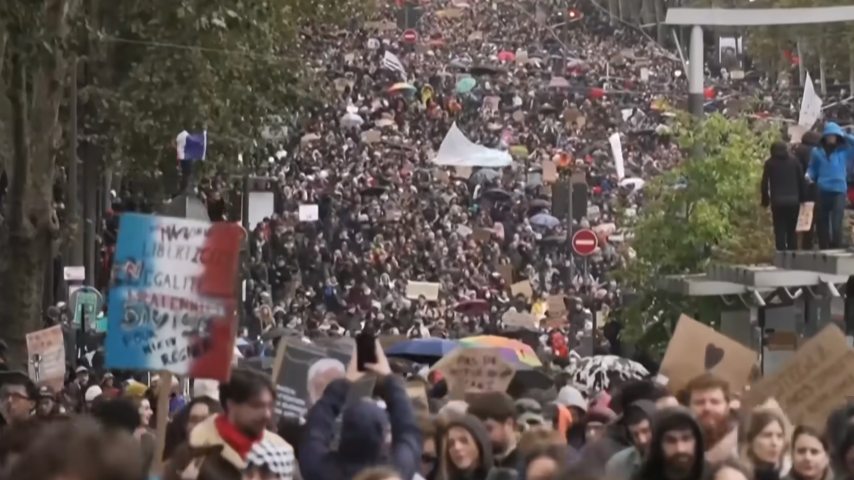 Százezrek tüntettek Franciaországban október 24-én