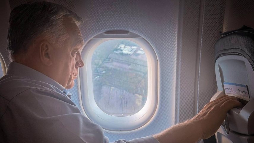 Orbán Viktor repülőn